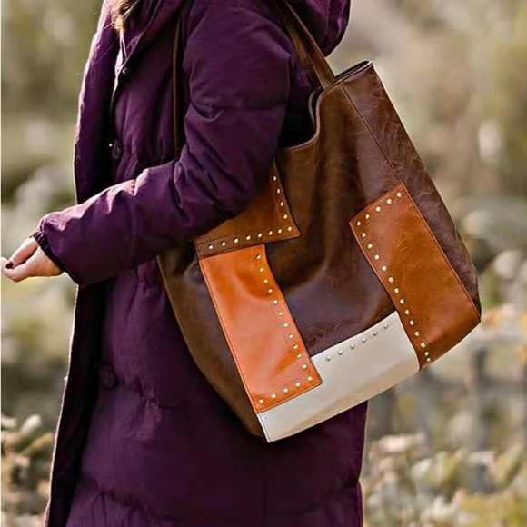 Women's Rivet large capacity Leather Cross Shoulder Handbag - Picture 1 of 10